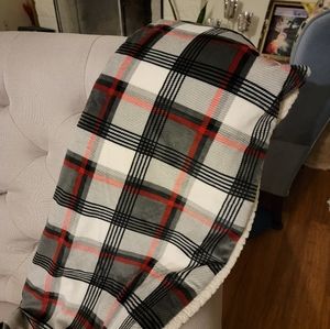 Uline Kanata Blanket